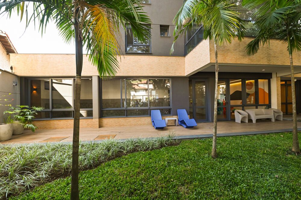 Apartamento à venda com 3 quartos, 132m² - Foto 2