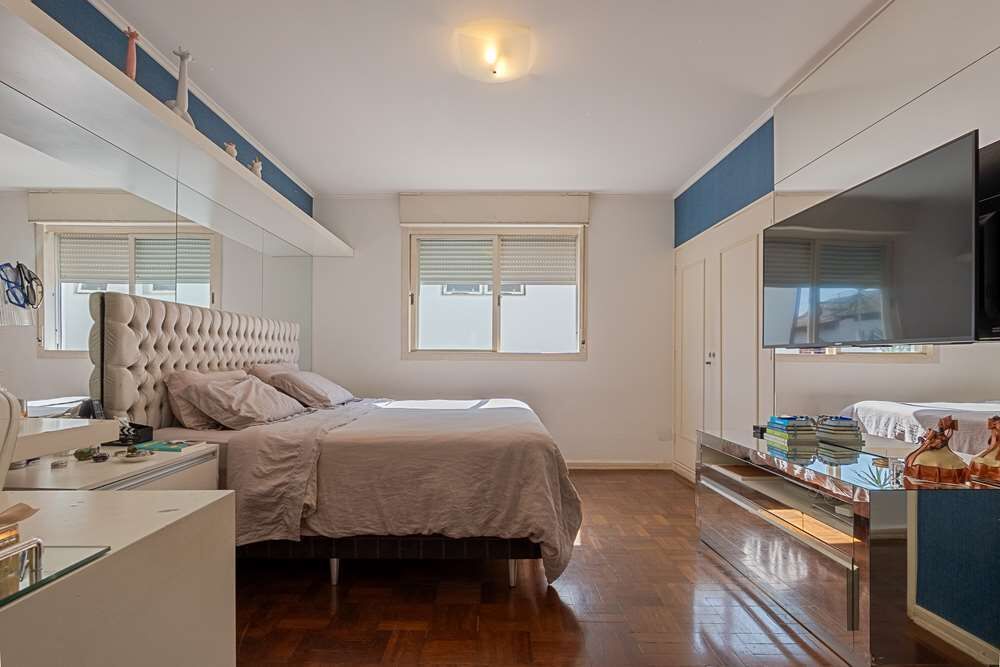 Casa à venda com 4 quartos, 270m² - Foto 2