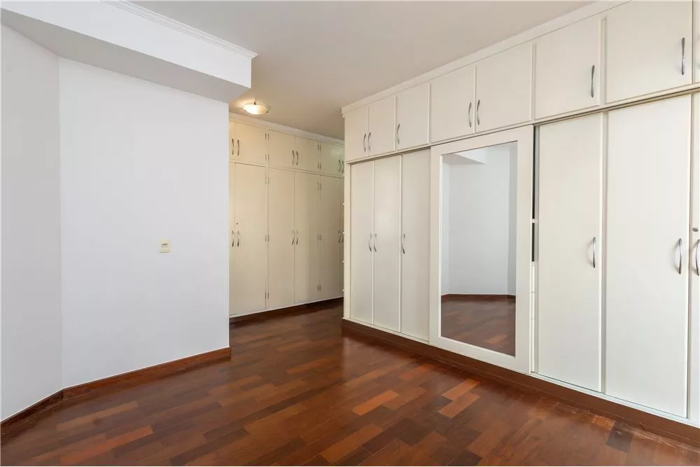 Apartamento à venda com 5 quartos, 242m² - Foto 4