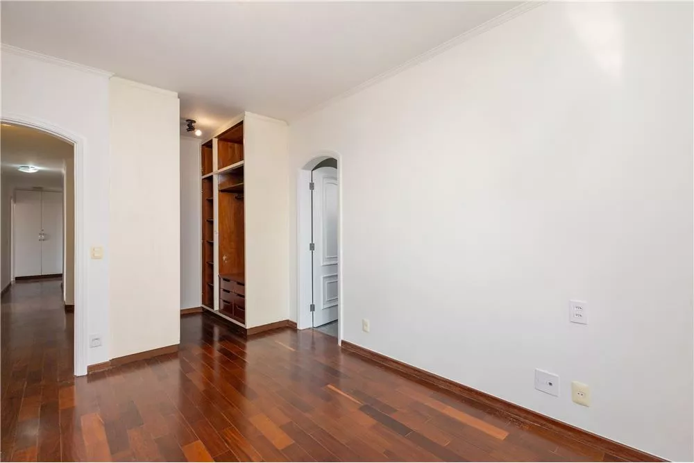 Apartamento à venda com 5 quartos, 242m² - Foto 8