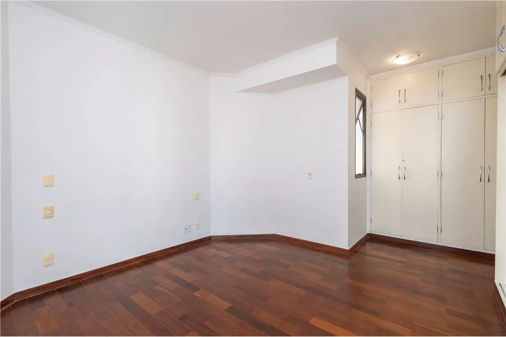 Apartamento à venda com 5 quartos, 242m² - Foto 3