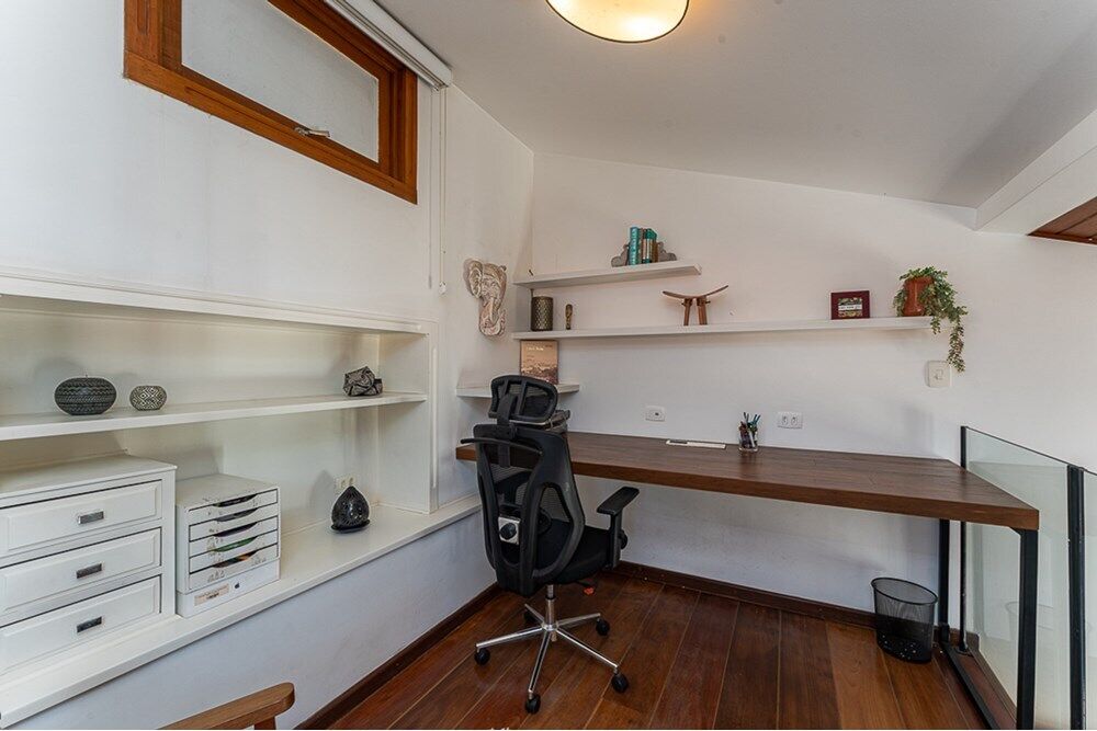 Casa à venda com 4 quartos, 368m² - Foto 1