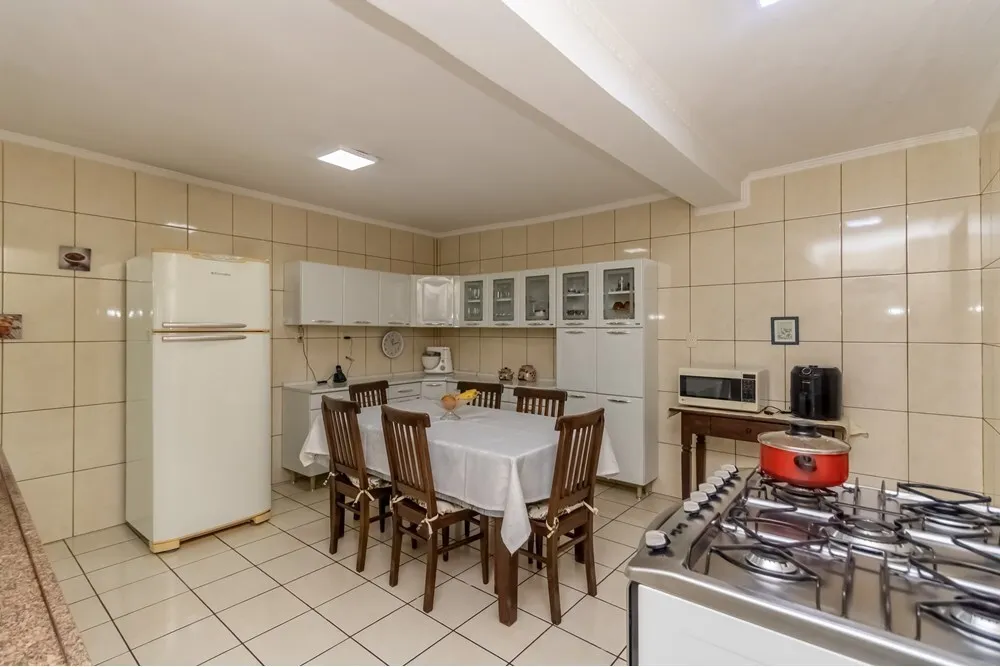 Casa, 3 quartos, 206 m² - Foto 2