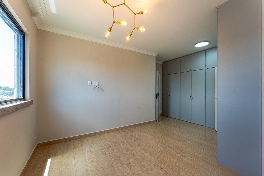 Apartamento à venda com 3 quartos, 180m² - Foto 1