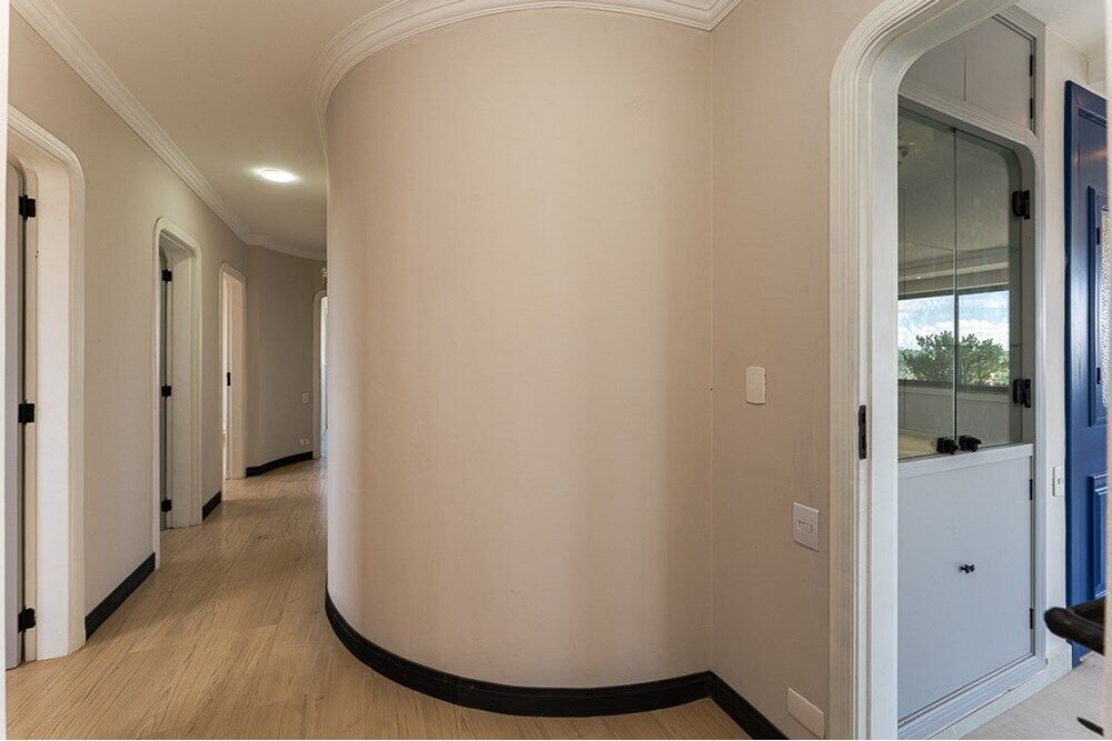 Apartamento à venda com 3 quartos, 180m² - Foto 4
