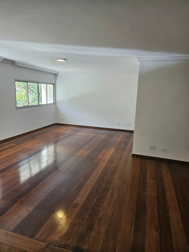 Apartamento para alugar com 3 quartos, 175m² - Foto 2