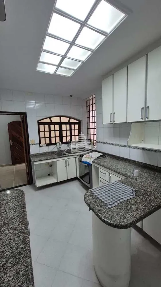 Sobrado, 3 quartos, 330 m² - Foto 1
