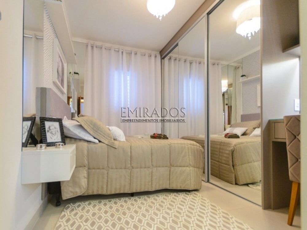 Apartamento à venda com 3 quartos, 114m² - Foto 2
