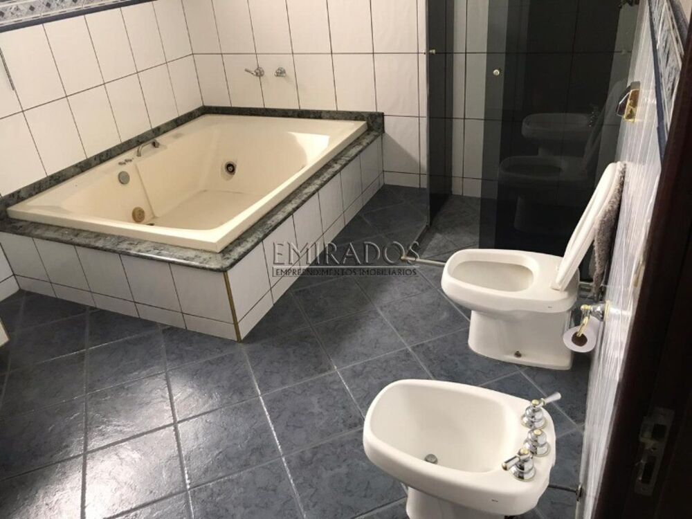 Casa à venda e aluguel com 3 quartos, 360m² - Foto 4
