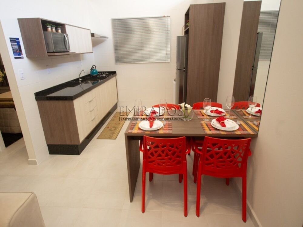 Apartamento à venda com 2 quartos, 42m² - Foto 2