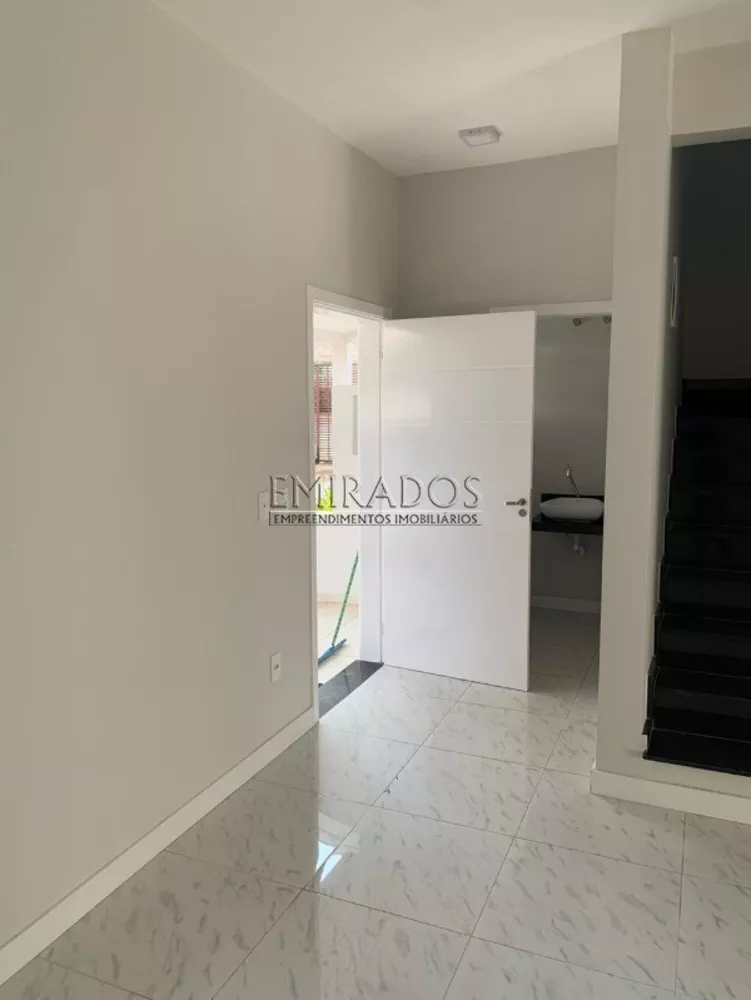 Casa à venda com 3 quartos, 157m² - Foto 2