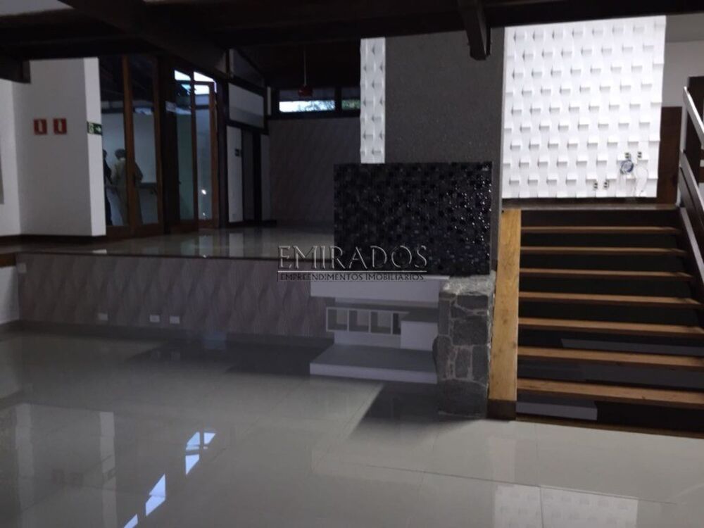 Prédio Inteiro para alugar com 5 quartos, 2600m² - Foto 3