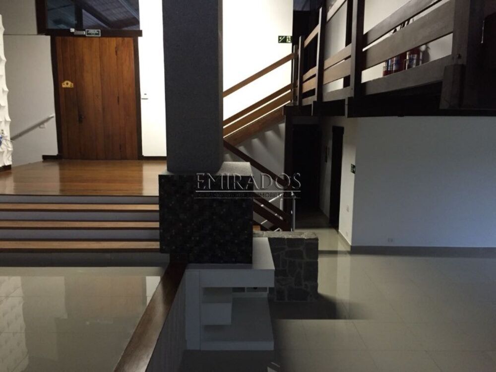 Prédio Inteiro para alugar com 5 quartos, 2600m² - Foto 4