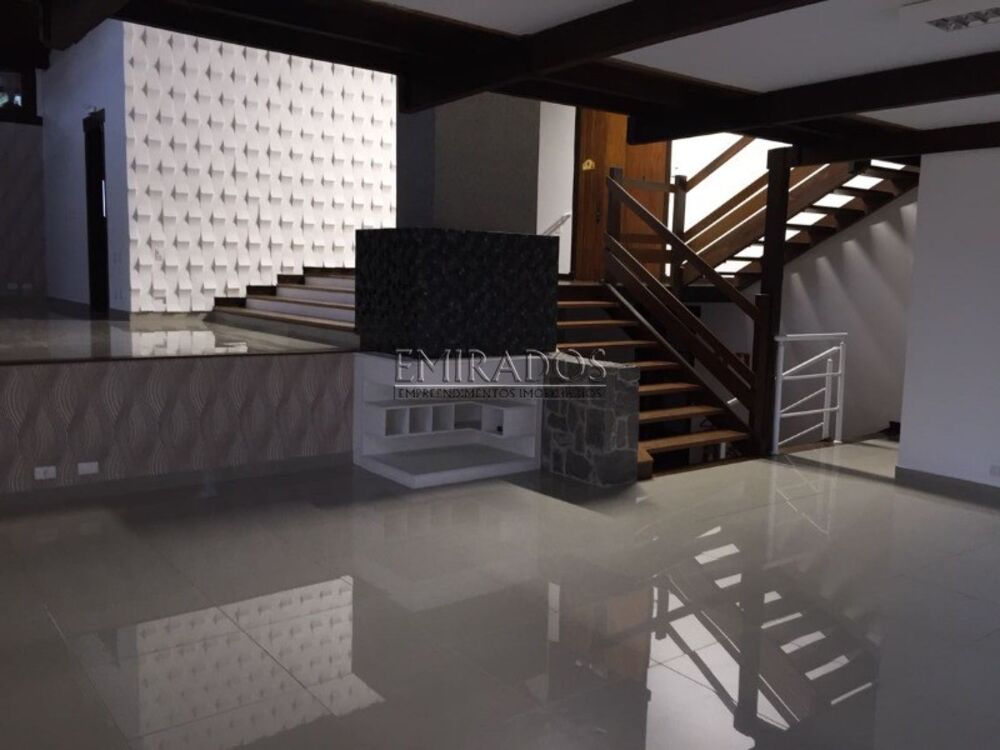 Prédio Inteiro para alugar com 5 quartos, 2600m² - Foto 2