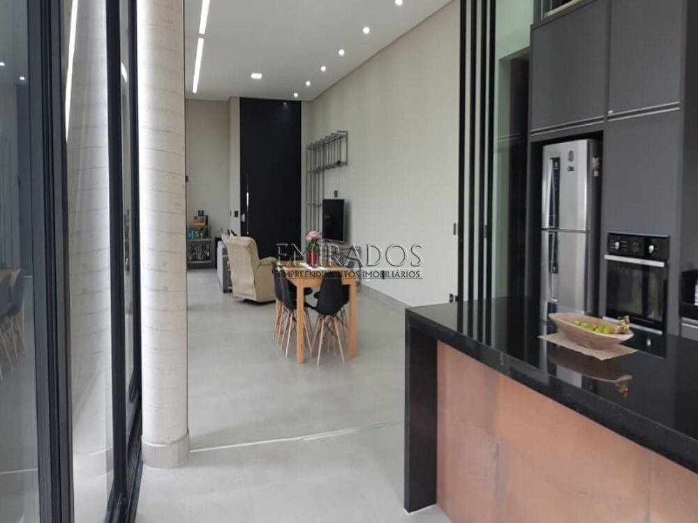 Casa à venda com 3 quartos - Foto 1