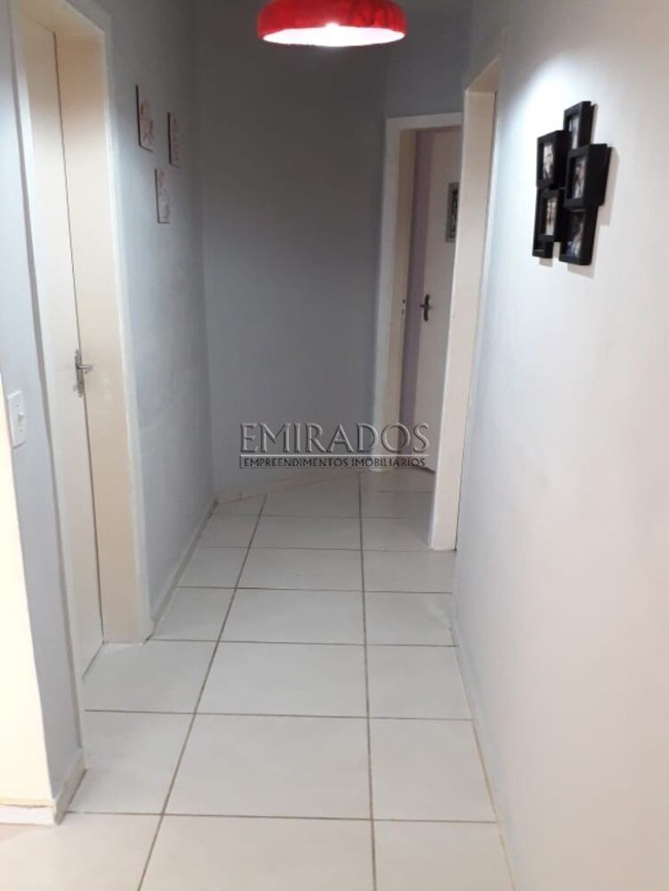 Casa à venda com 2 quartos, 90m² - Foto 2
