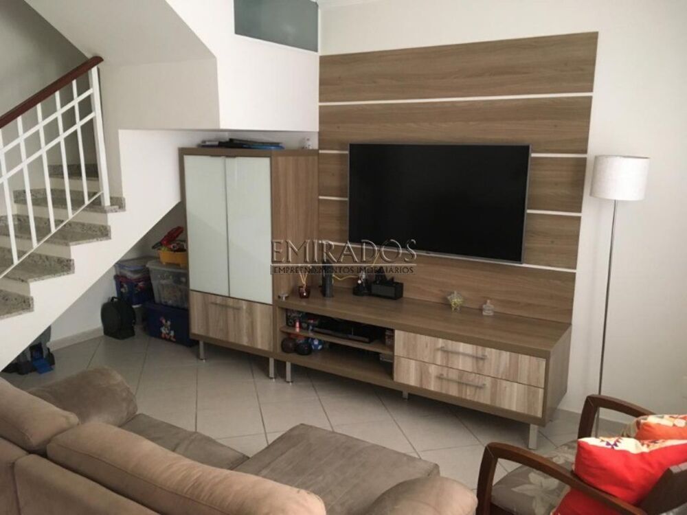 Casa à venda com 3 quartos, 150m² - Foto 1