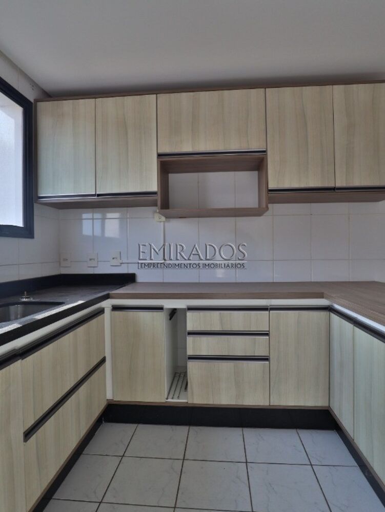 Apartamento para alugar com 3 quartos, 132m² - Foto 2