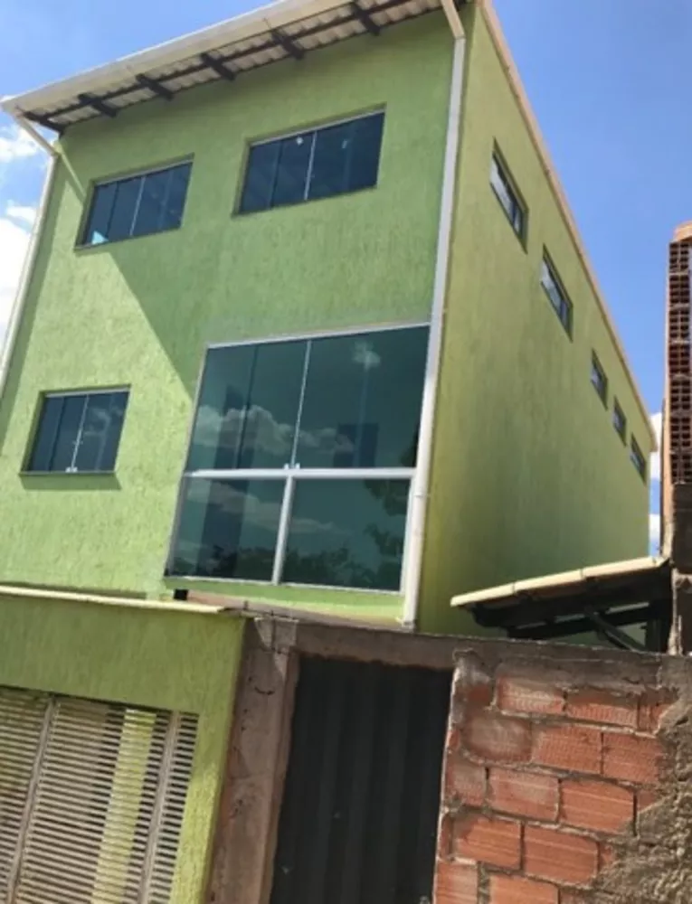 Casa à venda com 3 quartos, 200m² - Foto 1