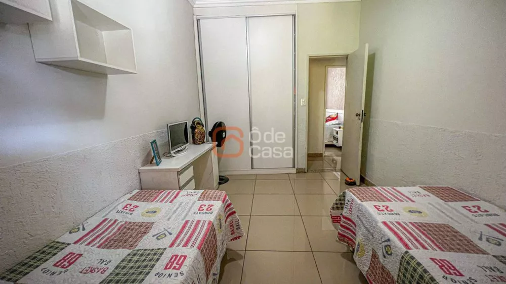 Casa à venda com 3 quartos, 267m² - Foto 1