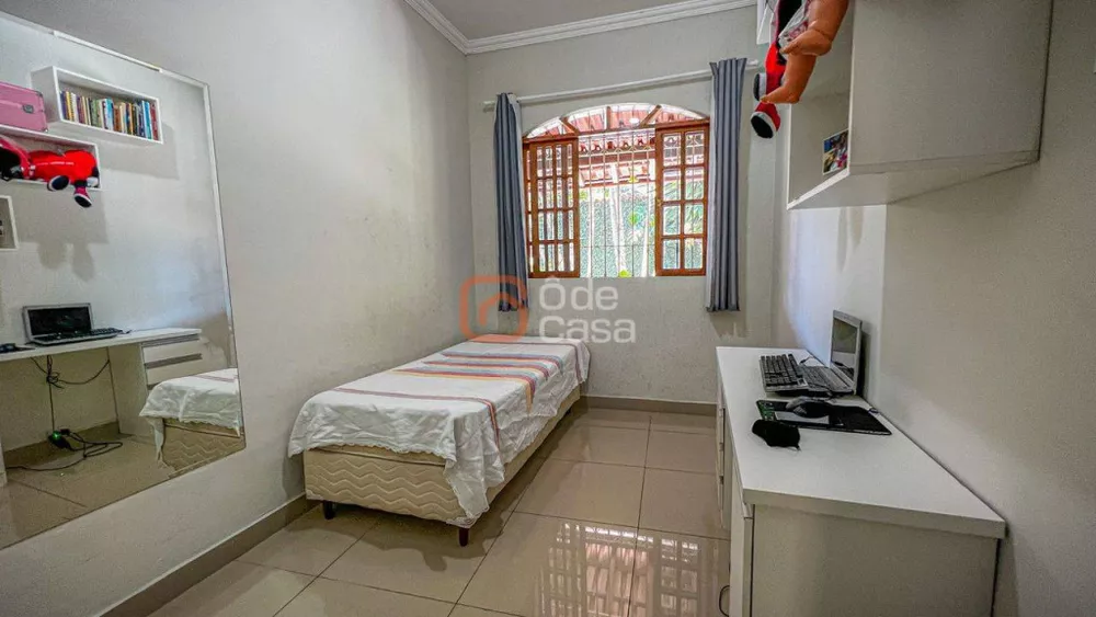 Casa à venda com 3 quartos, 267m² - Foto 4