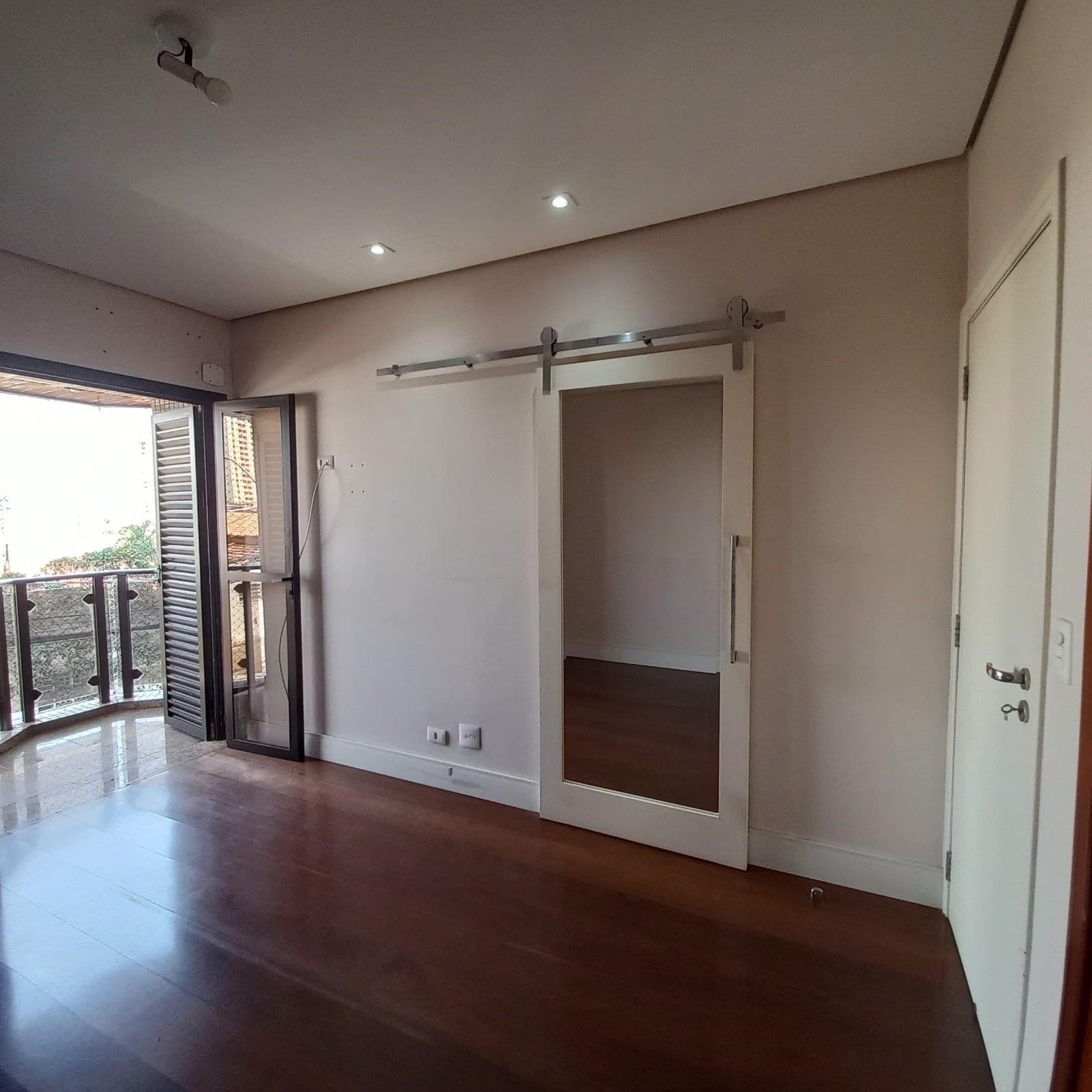 Apartamento à venda com 3 quartos, 192m² - Foto 11