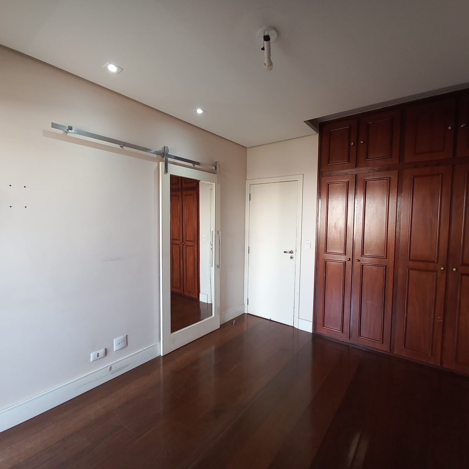 Apartamento à venda com 3 quartos, 192m² - Foto 18