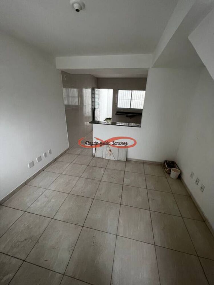 Casa à venda com 2 quartos, 61m² - Foto 1