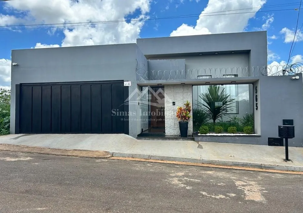 Casa, 3 quartos, 202 m² - Foto 1