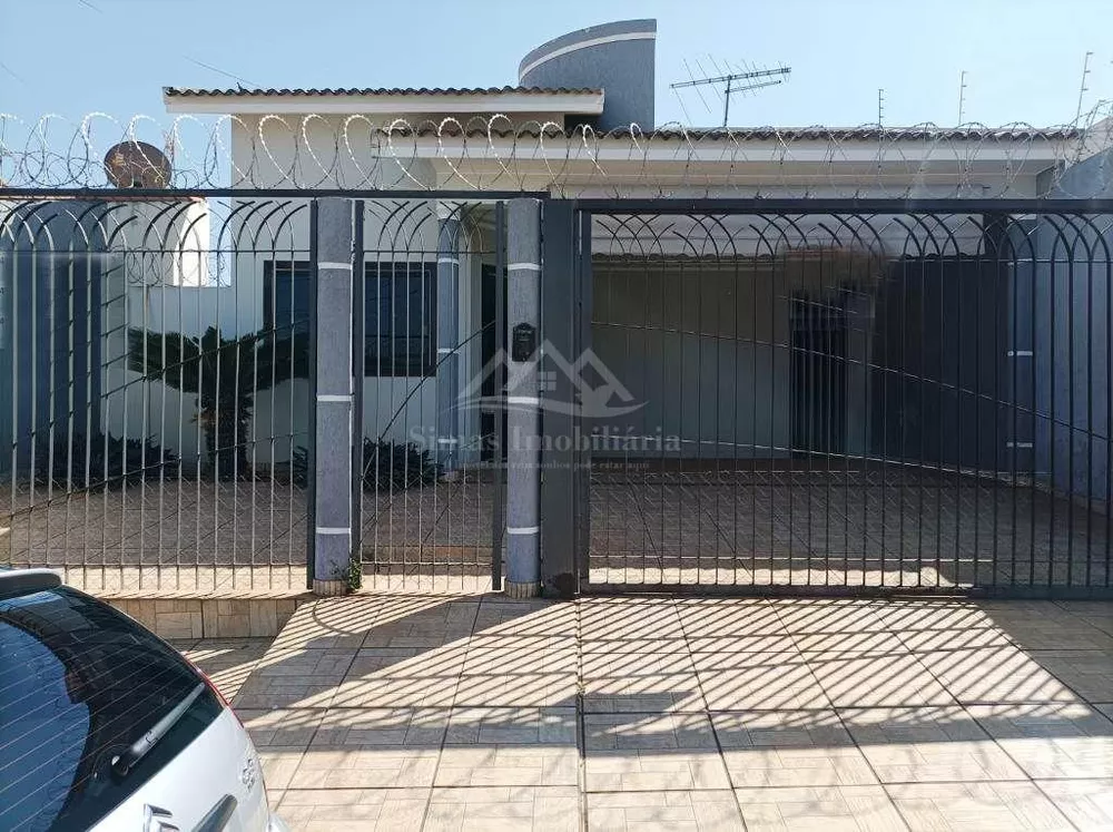 Casa à venda com 3 quartos, 251m² - Foto 1