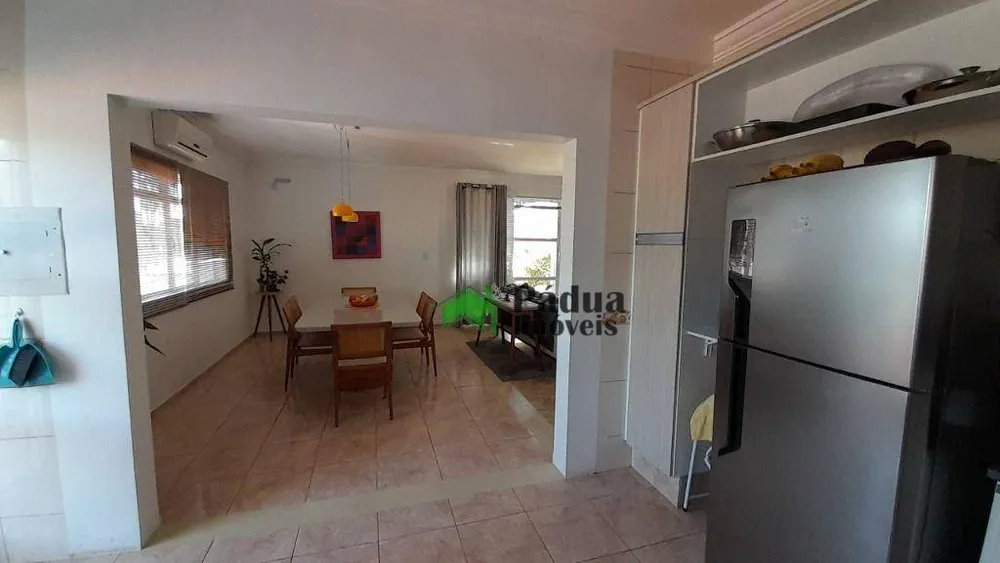 Casa, 4 quartos, 319 m² - Foto 2