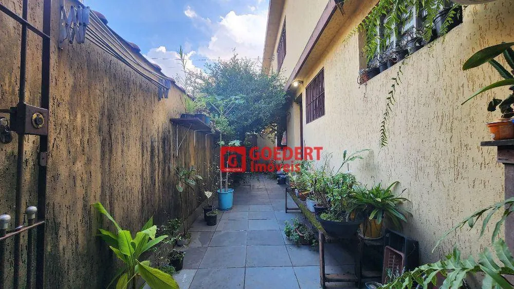 Sobrado, 3 quartos, 239 m² - Foto 1