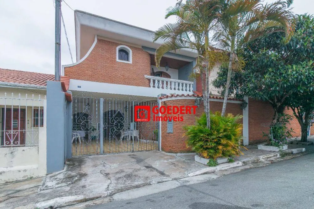 Sobrado, 3 quartos, 282 m² - Foto 2