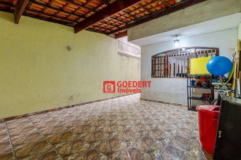 Sobrado à venda com 3 quartos, 208m² - Foto 3