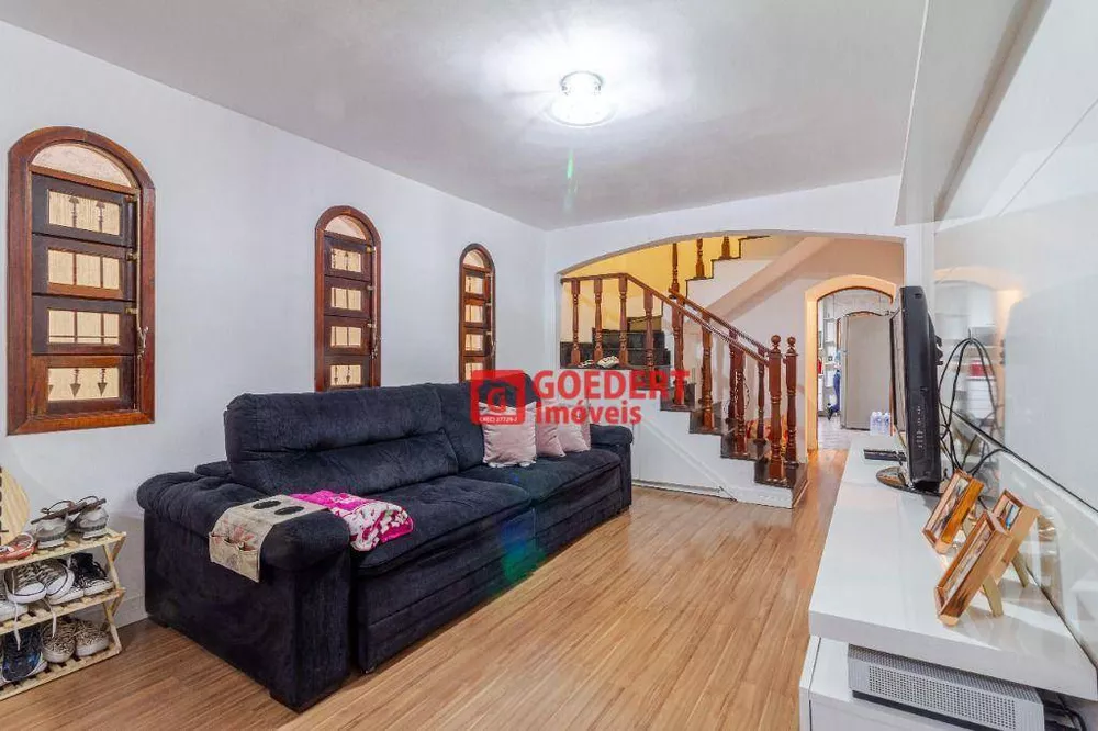 Sobrado à venda com 3 quartos, 208m² - Foto 1