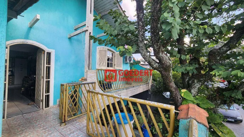 Sobrado, 6 quartos, 223 m² - Foto 1