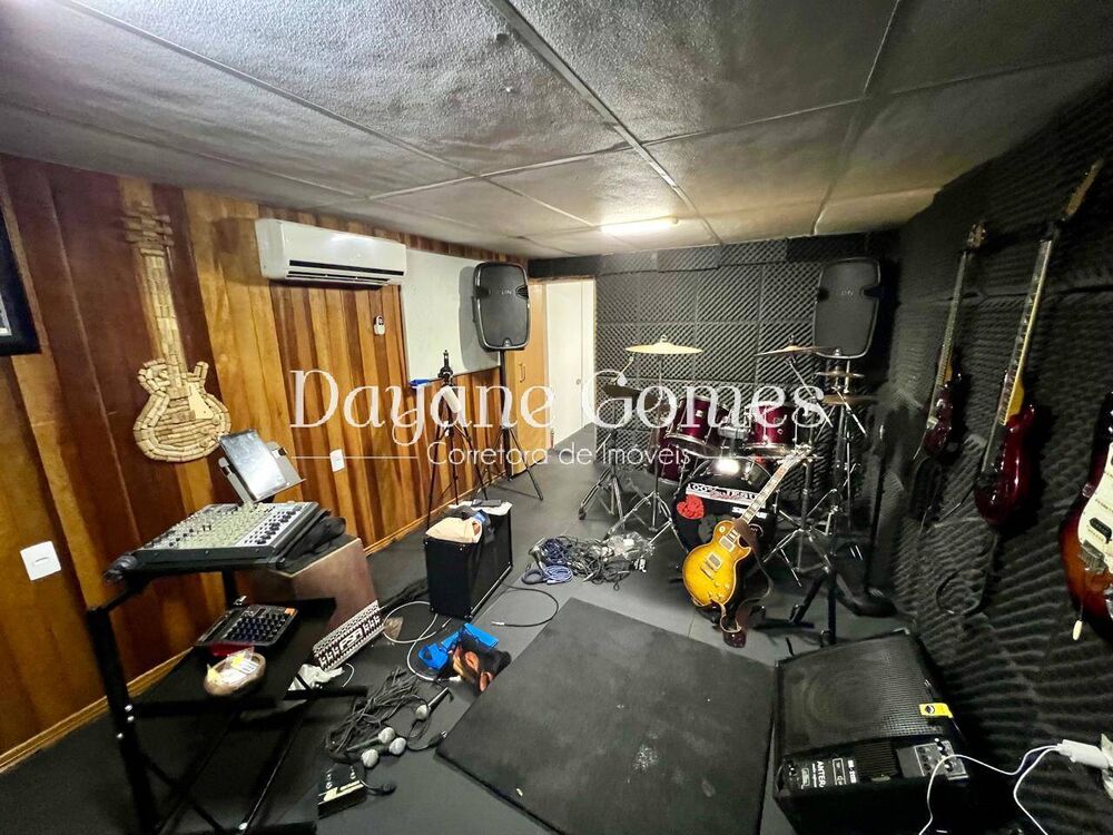 Casa à venda e aluguel com 3 quartos, 300m² - Foto 6