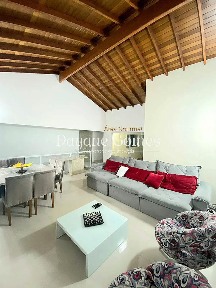 Casa à venda com 3 quartos, 211m² - Foto 2