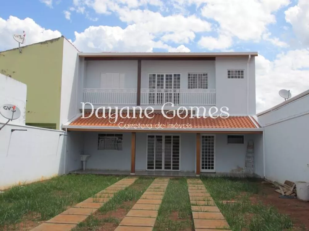 Sobrado à venda e aluguel com 3 quartos, 123m² - Foto 1