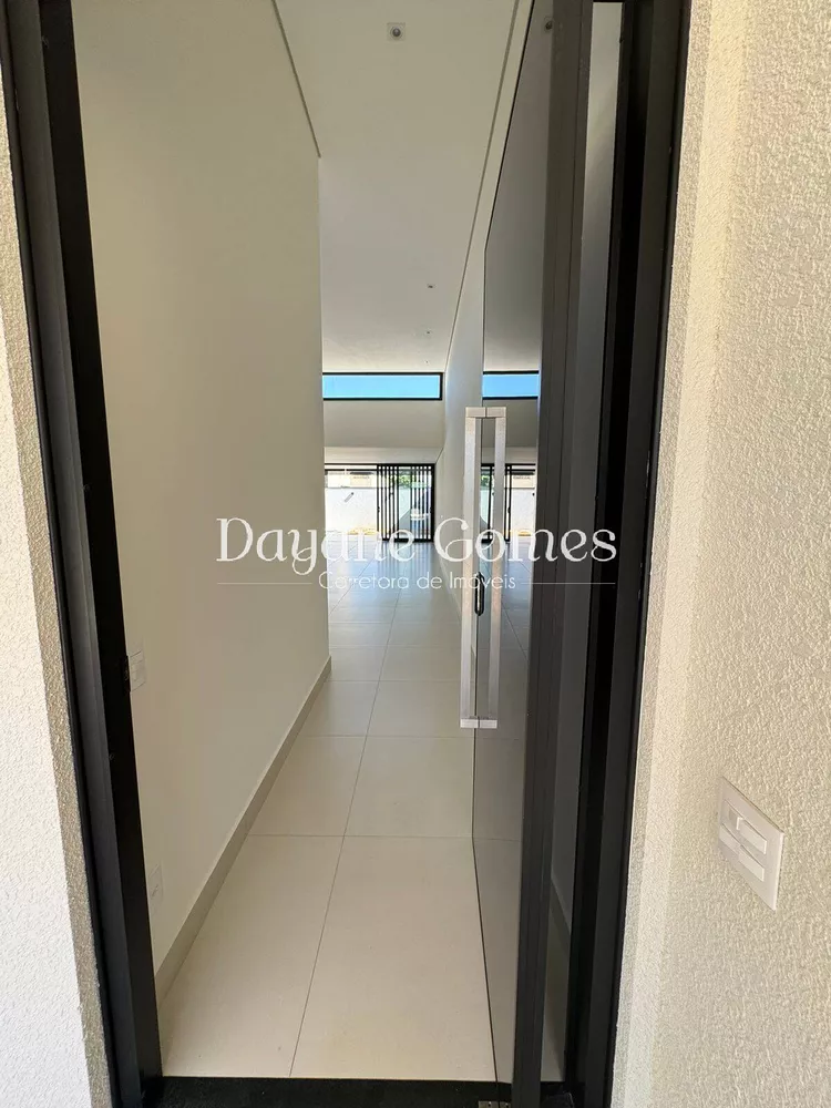 Casa de Condomínio à venda com 3 quartos, 220m² - Foto 2