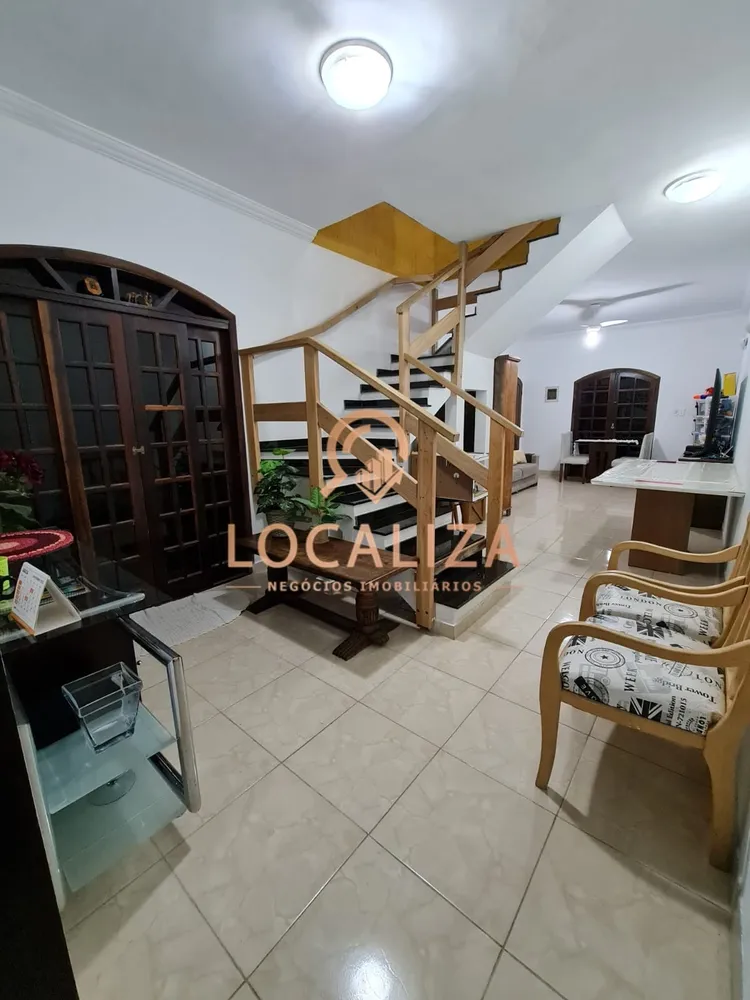 Casa, 3 quartos, 304 m² - Foto 1
