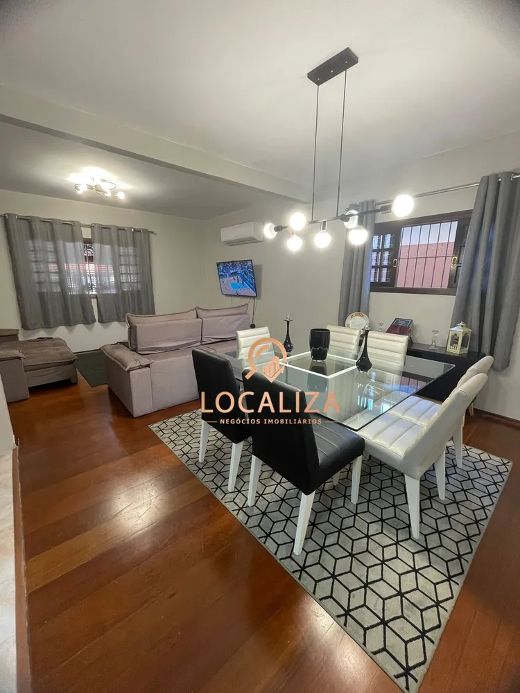 Casa, 4 quartos, 245 m² - Foto 1