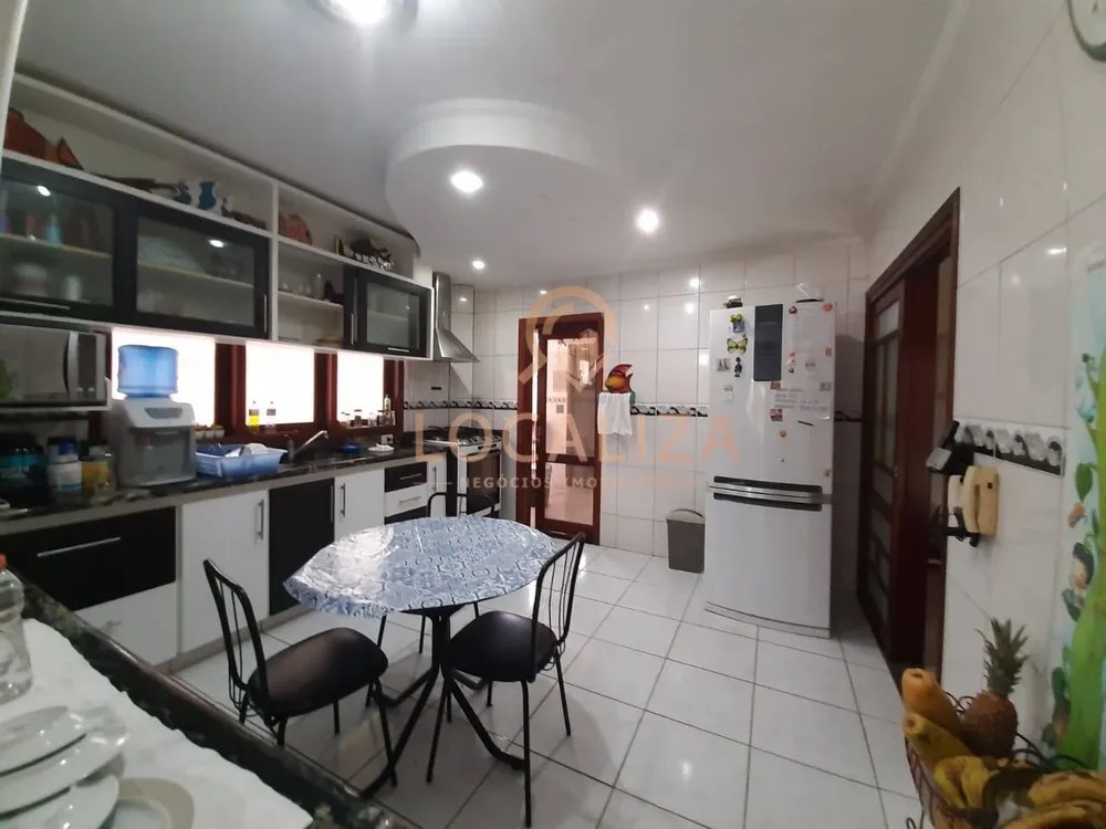 Casa, 4 quartos, 260 m² - Foto 3