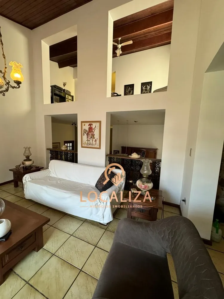 Casa, 4 quartos, 356 m² - Foto 1