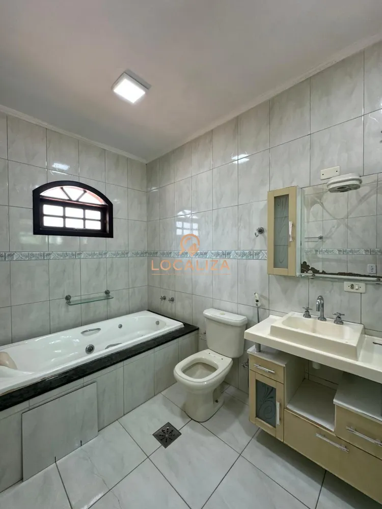 Casa, 4 quartos, 241 m² - Foto 2