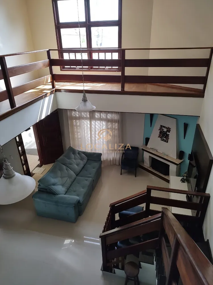 Casa, 3 quartos, 220 m² - Foto 1