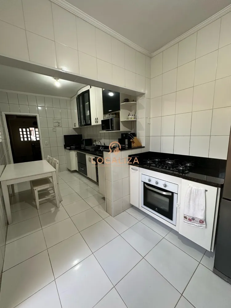 Casa, 3 quartos, 250 m² - Foto 4