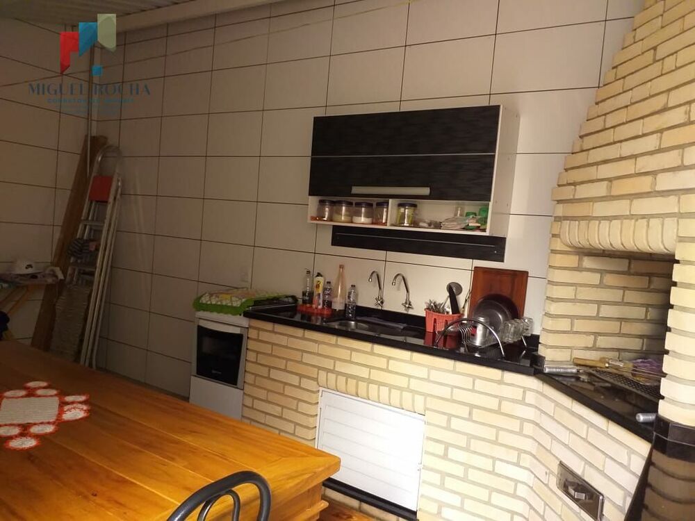 Sobrado, 4 quartos, 220 m² - Foto 1