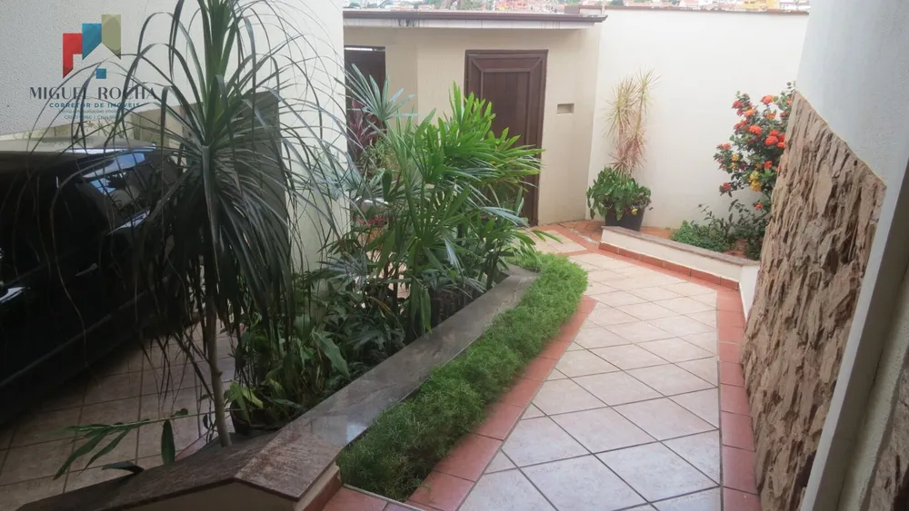 Casa, 3 quartos, 235 m² - Foto 1
