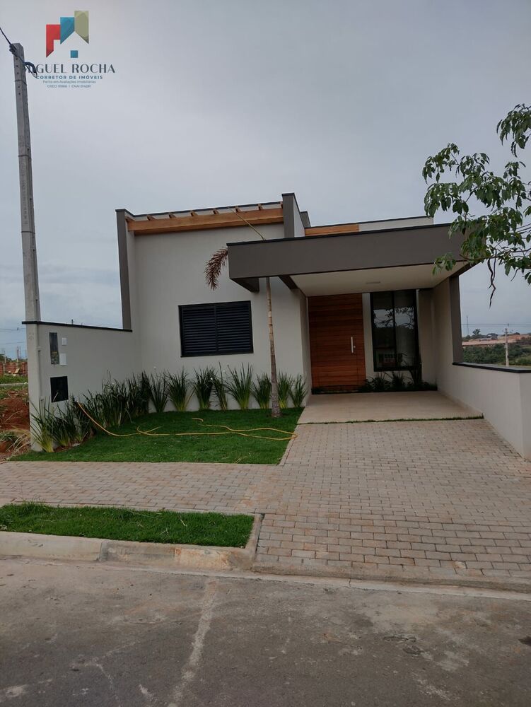 Casa à venda com 3 quartos, 117m² - Foto 1